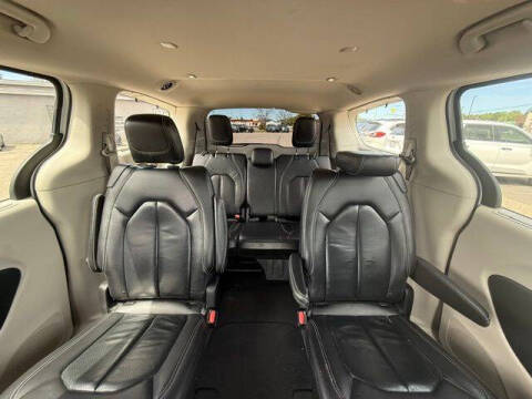 2022 Chrysler Pacifica Touring L