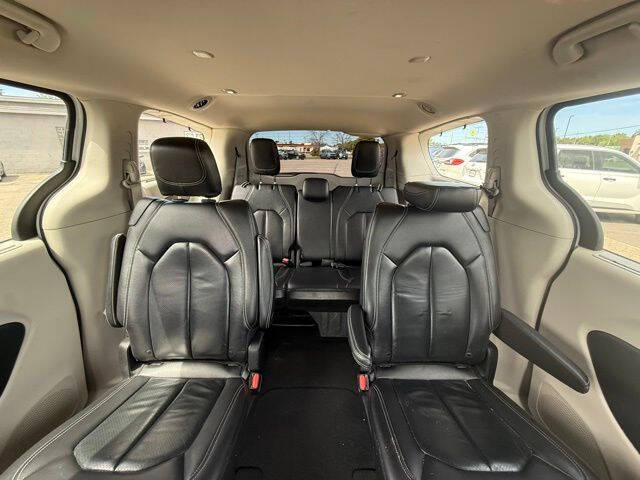 2022 Chrysler Pacifica Touring L