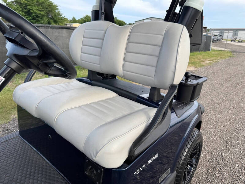 2025 E-Z-GO Freedom RXV