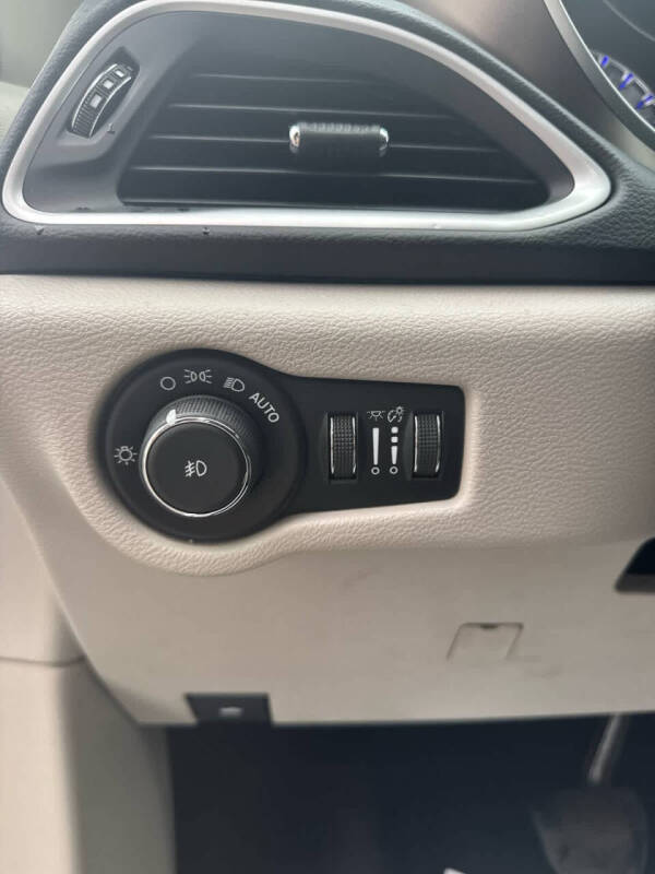 2017 Chrysler Pacifica Touring-L