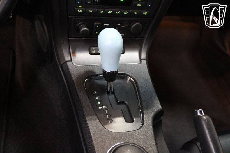 2003 Ford Thunderbird