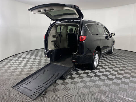 2018 Chrysler Pacifica for sale at AMS Vans in Tucker GA