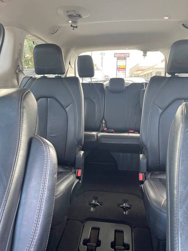 2017 Chrysler Pacifica Touring-L