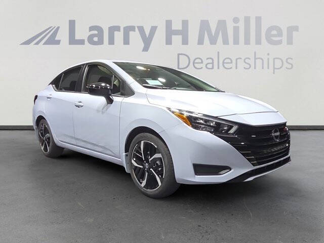 2025 Nissan Versa SR