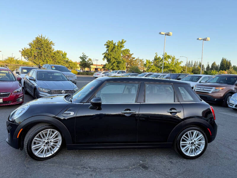 2017 MINI Hardtop 4 Door Cooper