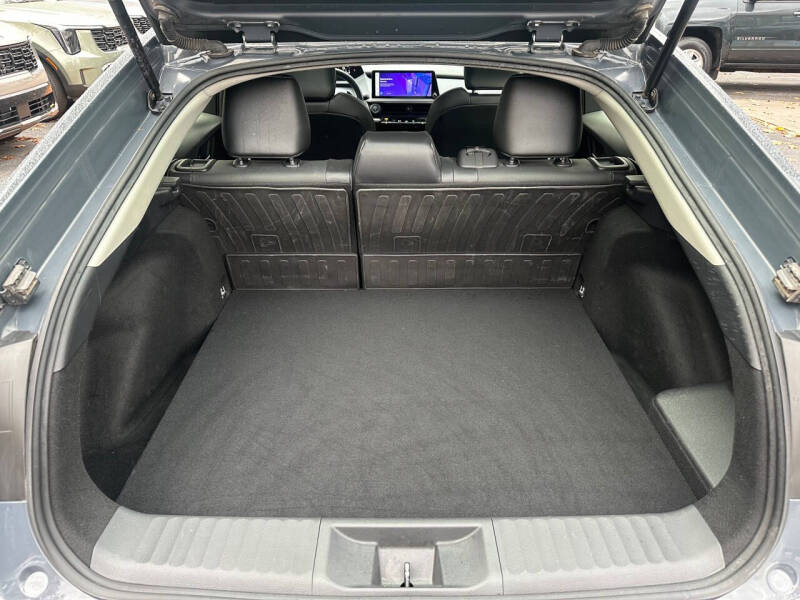 2023 Toyota Prius LE