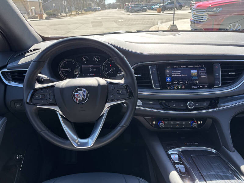 2023 Buick Enclave Essence