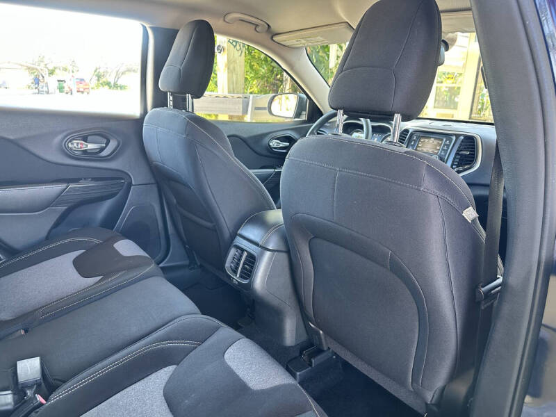 2015 Jeep Cherokee Sport