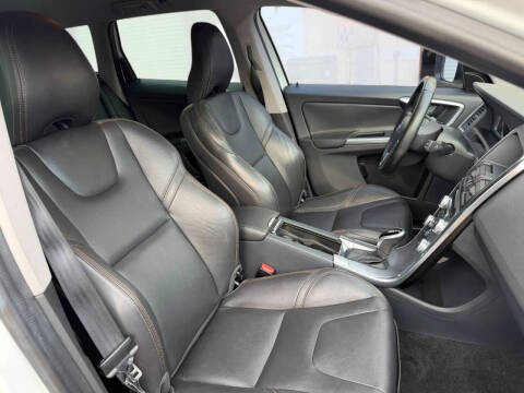 2017 Volvo XC60 T5 Dynamic