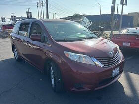 2016 Toyota Sienna LE 8-Passenger