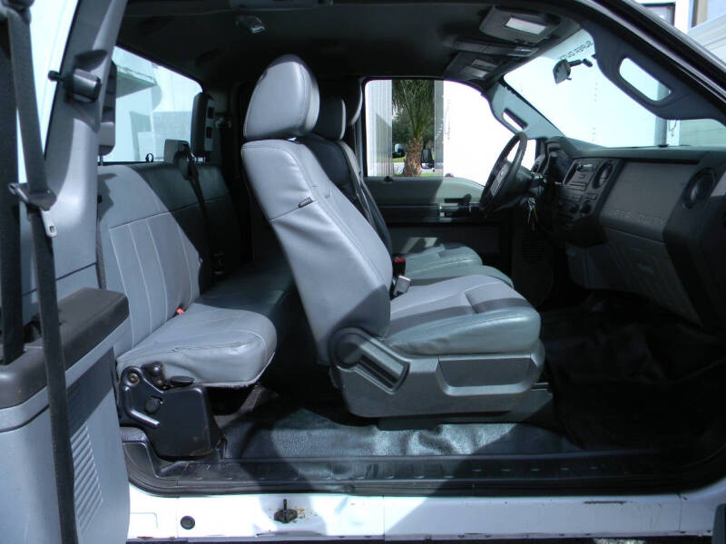 2015 Ford F-450 Super Duty Chassis Cab null photo 4