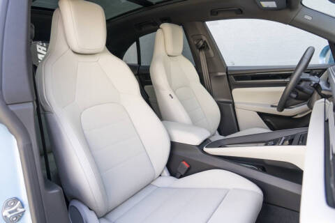 2025 Porsche Macan 4S Electric