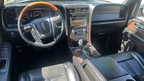 2017 Lincoln Navigator Select