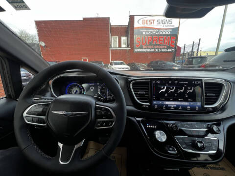 2026 Chrysler Pacifica Select