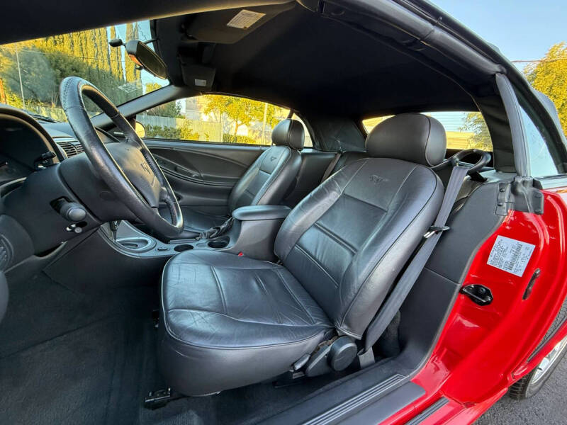 2004 Ford Mustang Deluxe