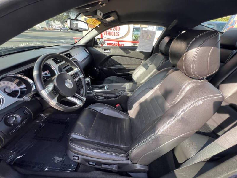 2012 Ford Mustang V6 Premium