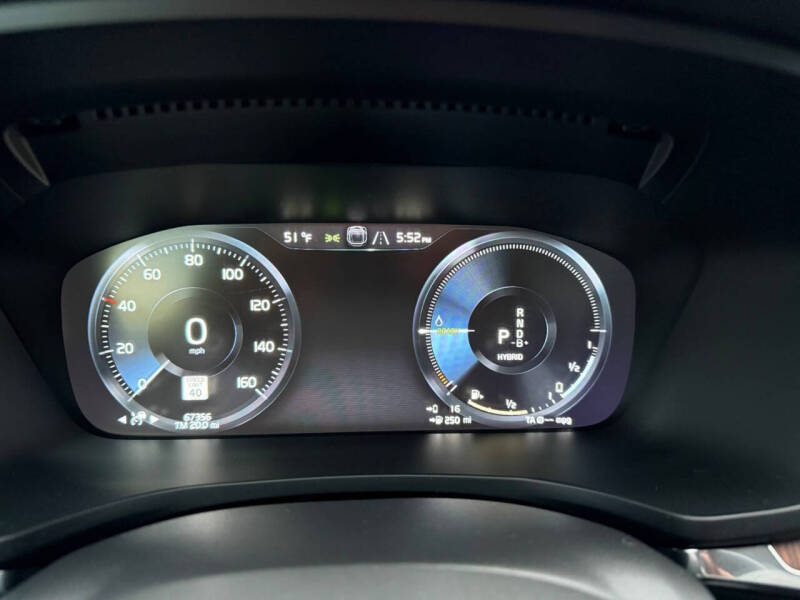 2022 Volvo S60 Recharge T8 R-Design Expression