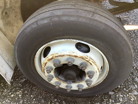 2010 Freightliner M2 106