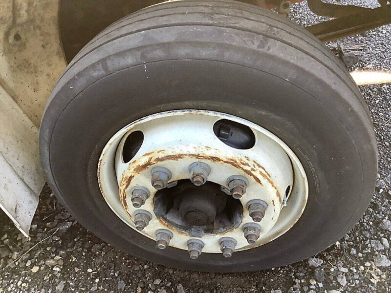 2010 Freightliner M2 106