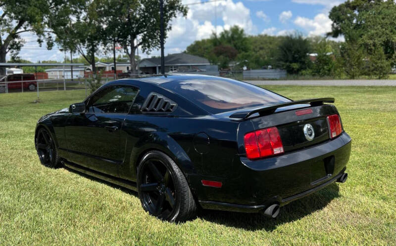 2005 Ford Mustang GT Deluxe