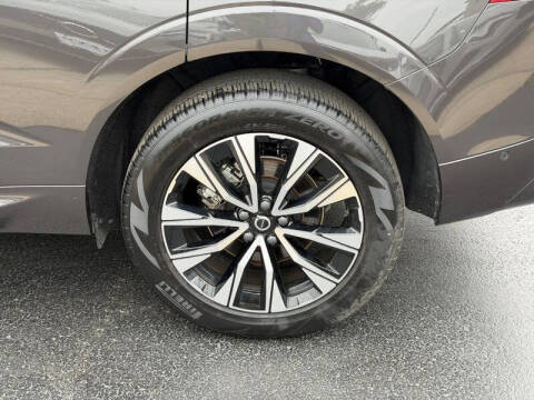 2025 Volvo XC60 B5 Plus Dark Theme