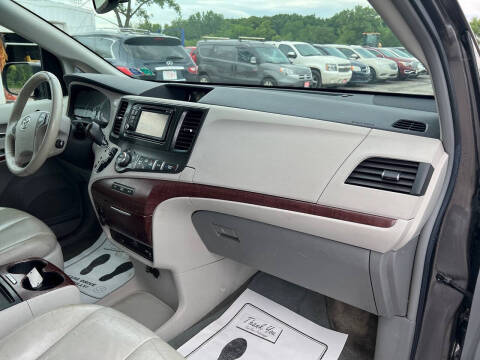 2012 Toyota Sienna XLE 8-Passenger
