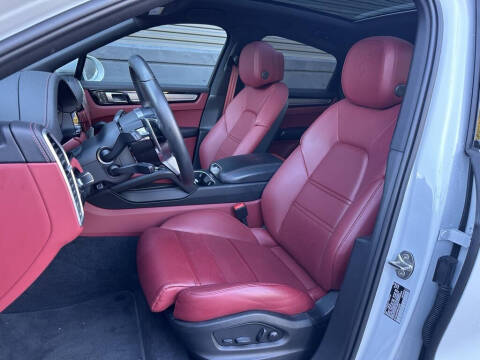 2023 Porsche Cayenne Coupe Platinum Edition