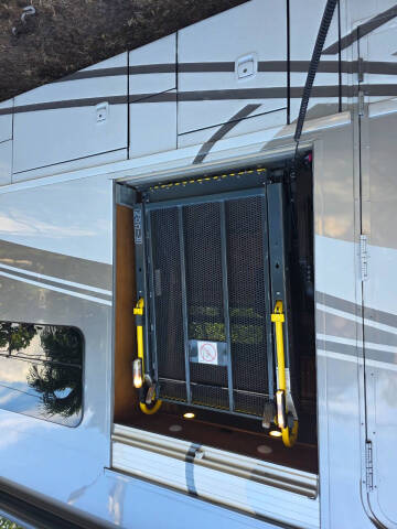 2017 Winnebago Adventurer 37