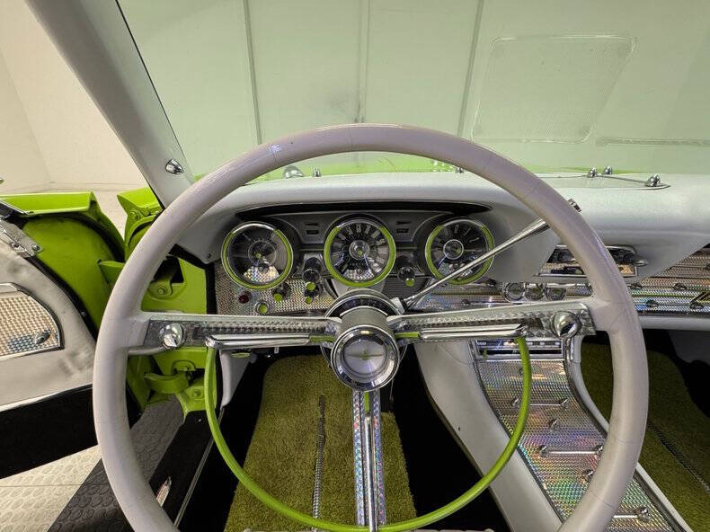 1962 Ford Thunderbird