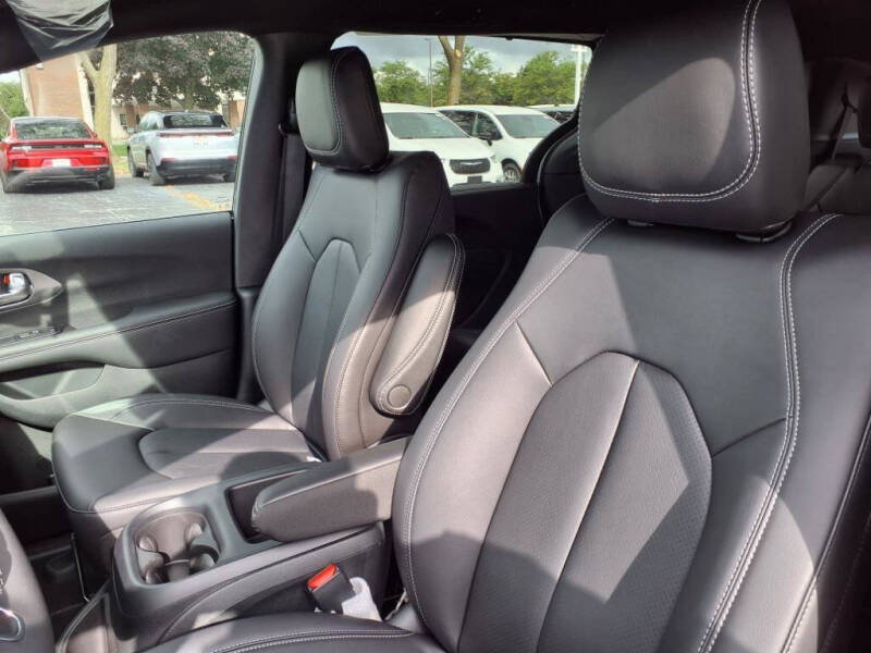 2026 Chrysler Voyager LX