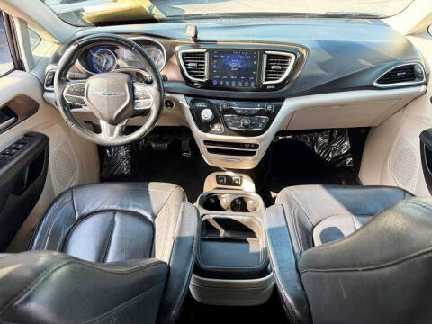 2017 Chrysler Pacifica Touring-L