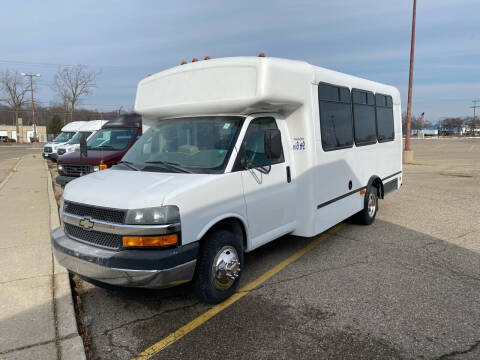 2005 Chevrolet Express Cutaway for sale at US 24 Auto Group in Redford MI