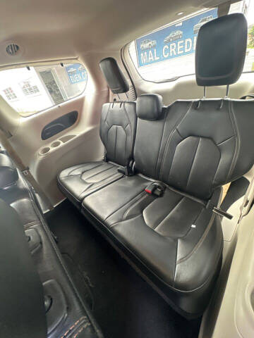 2017 Chrysler Pacifica Touring-L Plus