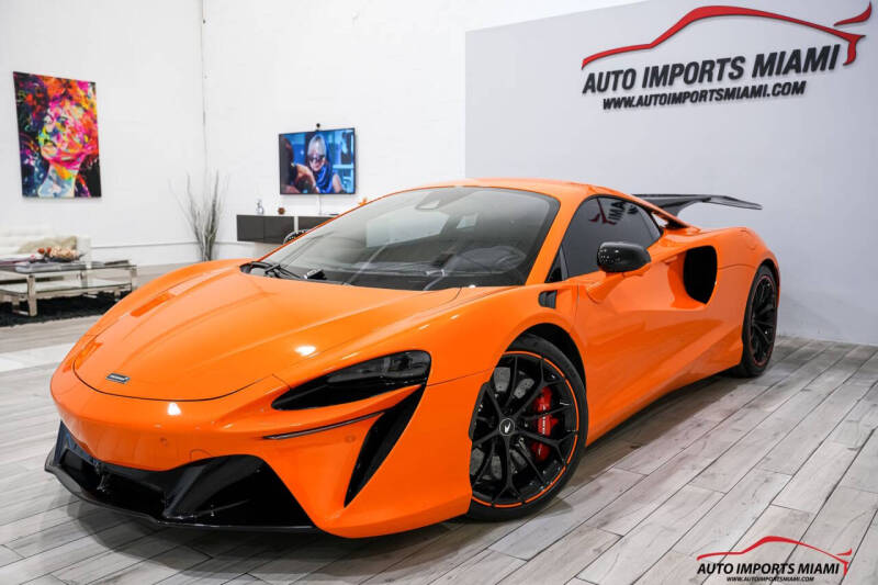 2023 McLaren Artura
