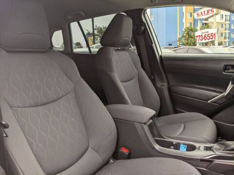 2025 Toyota Corolla Cross LE