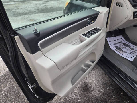 2011 Volkswagen Routan SEL