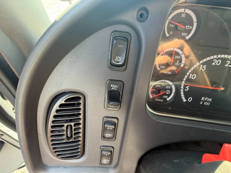 2014 Freightliner 108 SD