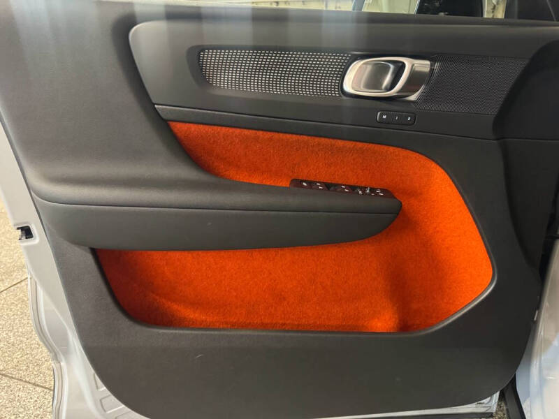 2021 Volvo XC40 T5 R-Design