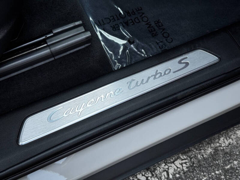 2022 Porsche Cayenne Turbo S E-Hybrid