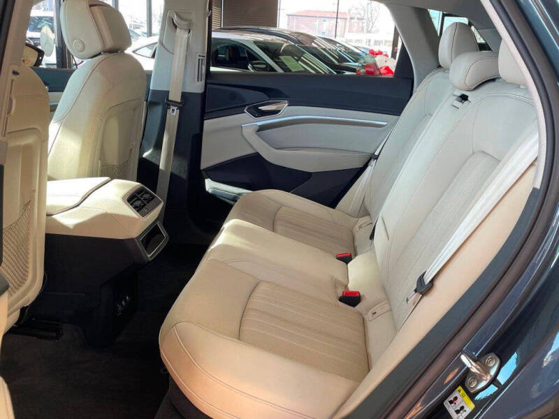 2019 Audi e-tron quattro Premium Plus