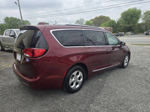 2017 Chrysler Pacifica Touring-L Plus