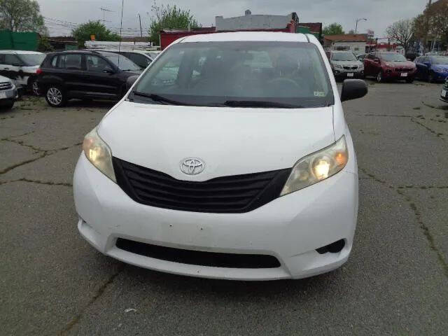 2011 Toyota Sienna Base 7-Passenger