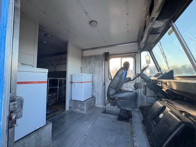 1999 Freightliner MT45 Chassis