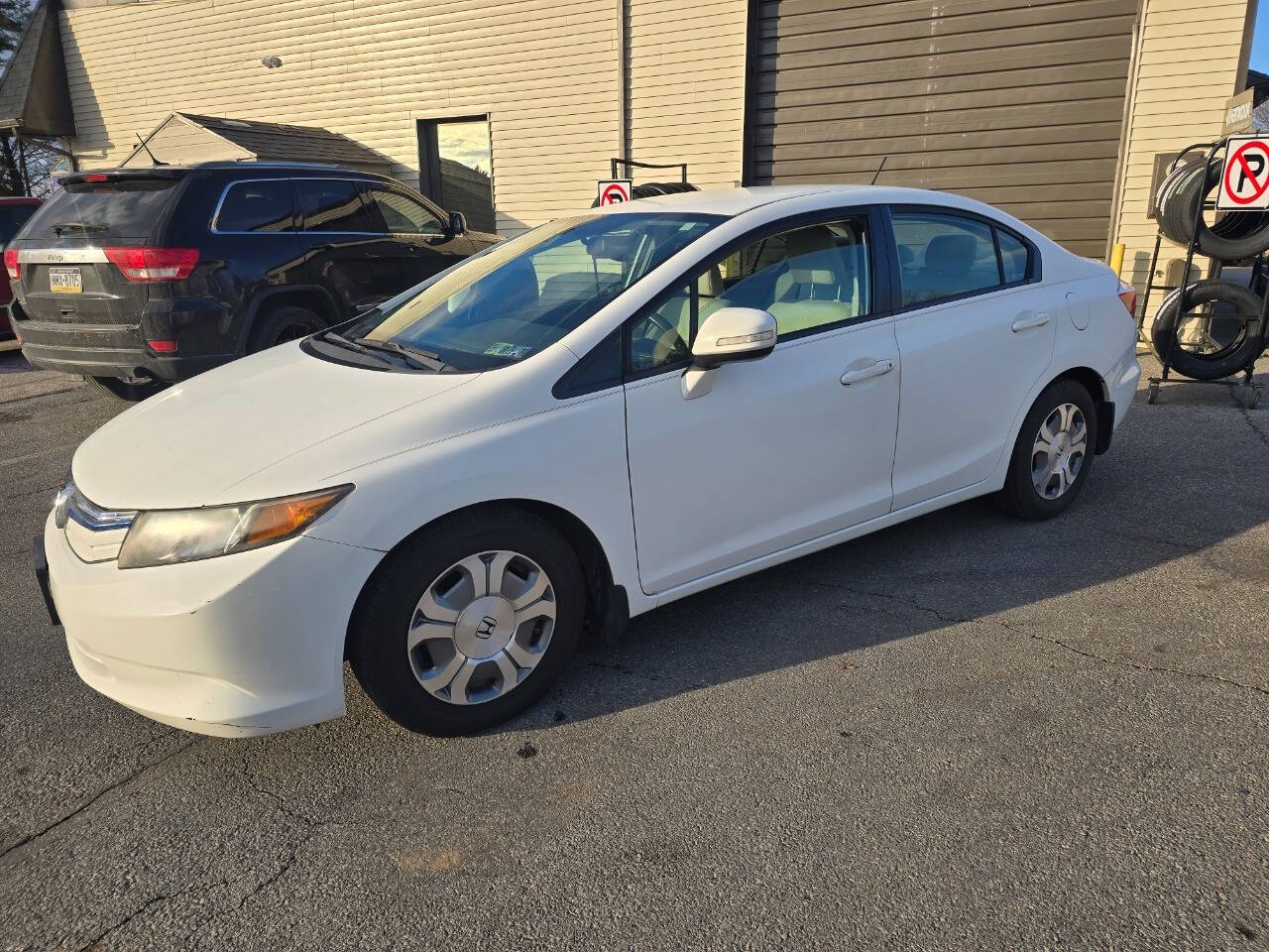 2012 Honda Civic for sale at QUEENSGATE AUTO SALES in York, PA