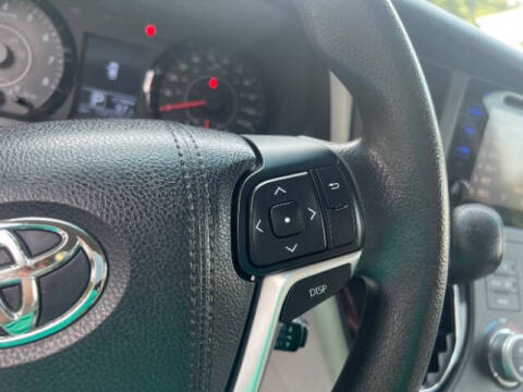 2017 Toyota Sienna LE 8-Passenger