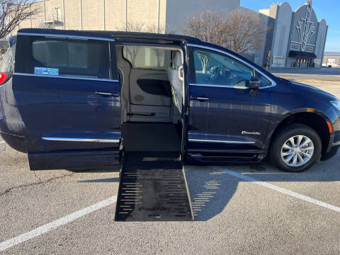 2017 Chrysler Pacifica Touring-L