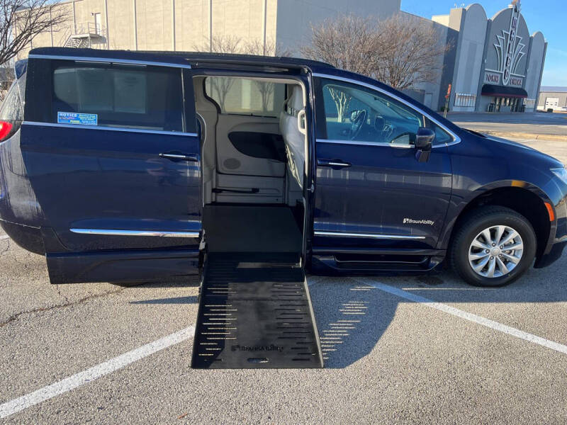 2017 Chrysler Pacifica Touring-L