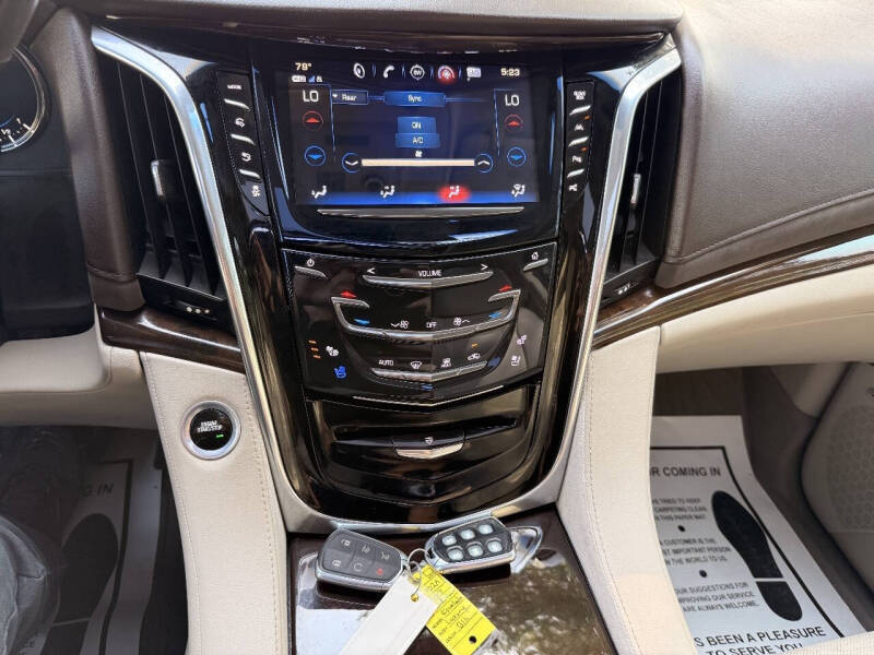 2017 Cadillac Escalade Luxury