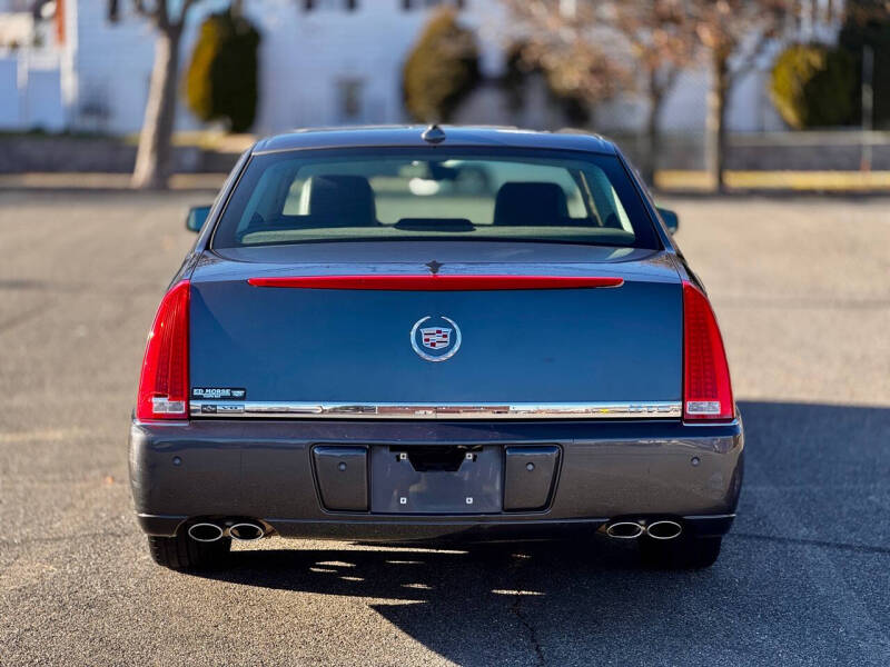 2011 Cadillac DTS Premium Collection photo 8