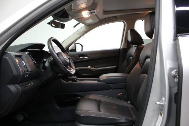 2024 Nissan Pathfinder SL